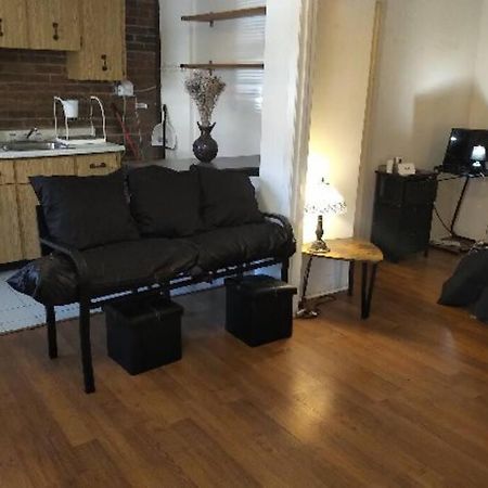 Awesome Cozy 1 Bedroom Coachhouse Τορόντο Εξωτερικό φωτογραφία